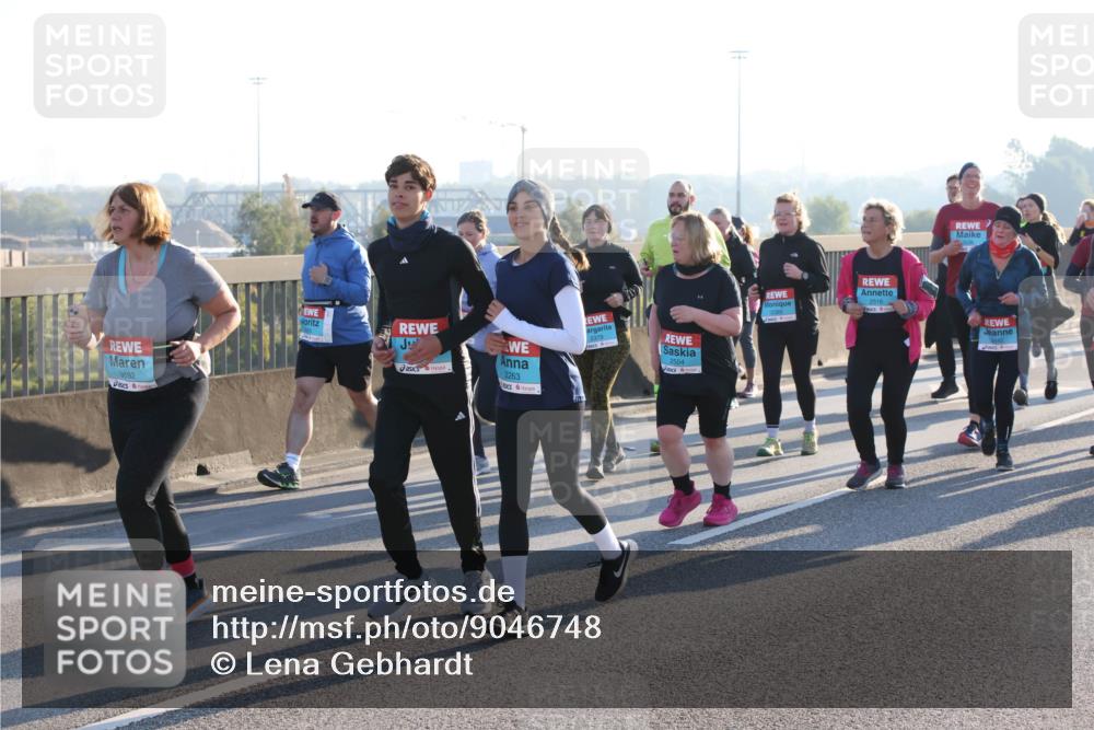 03.10.2025 - Köhlbrandbrückenlauf Lena Gebhardt http://msf.ph/oto/9046748 03.10.2025 09:28:32 Position 1 3692, 2263, 2379, 2504, 2516 meine-sportfotos.de