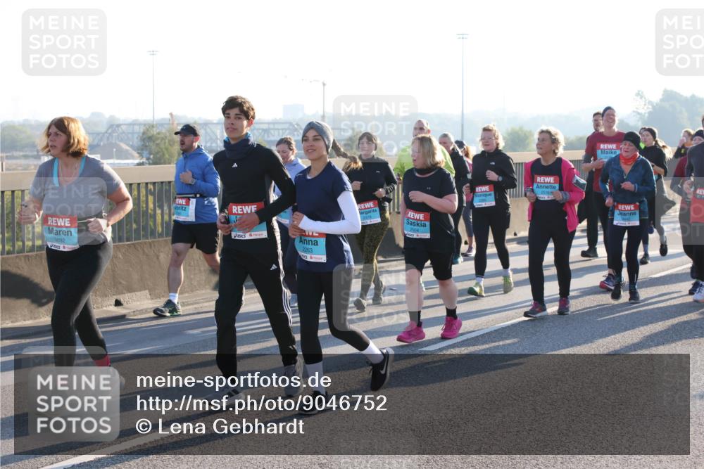 03.10.2025 - Köhlbrandbrückenlauf Lena Gebhardt http://msf.ph/oto/9046752 03.10.2025 09:28:32 Position 1 3692, 2263, 2379, 2504, 2516 meine-sportfotos.de