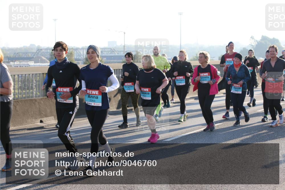 03.10.2025 - Köhlbrandbrückenlauf Lena Gebhardt http://msf.ph/oto/9046760 03.10.2025 09:28:33 Position 1 2263, 2379, 2504, 2516, 2442, 2385 meine-sportfotos.de
