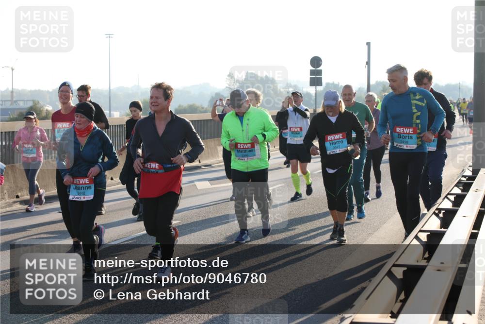 03.10.2025 - Köhlbrandbrückenlauf Lena Gebhardt http://msf.ph/oto/9046780 03.10.2025 09:28:34 Position 1 2442, 3396, 2527, 3438 meine-sportfotos.de