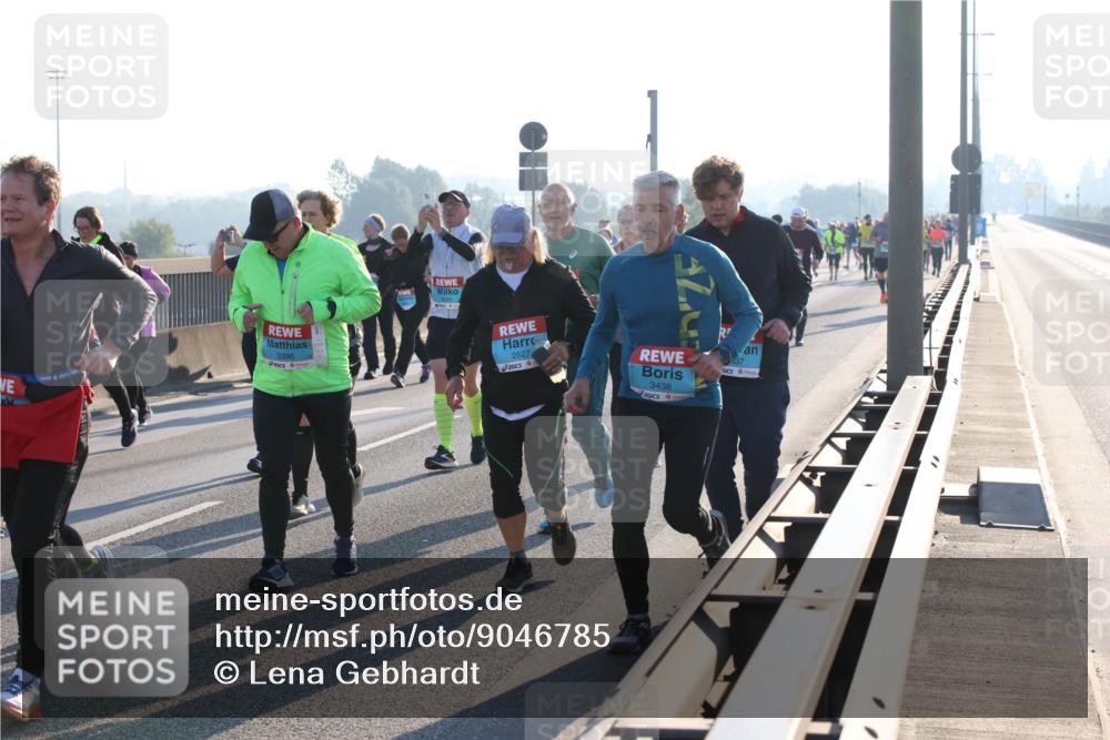 03.10.2025 - Köhlbrandbrückenlauf Lena Gebhardt http://msf.ph/oto/9046785 03.10.2025 09:28:35 Position 1 3396, 2527, 3438, 37 meine-sportfotos.de