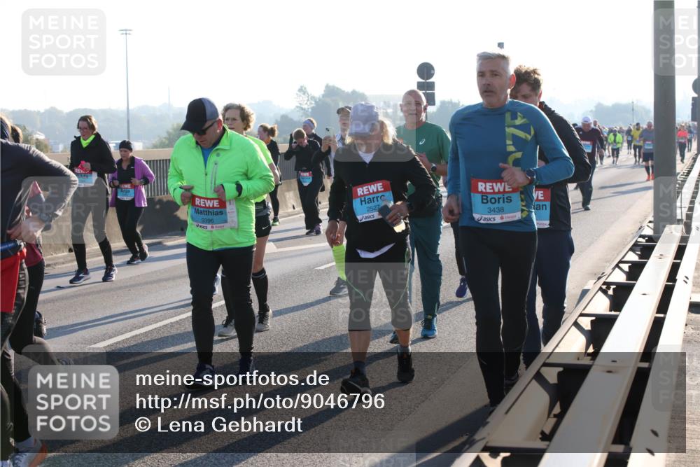 03.10.2025 - Köhlbrandbrückenlauf Lena Gebhardt http://msf.ph/oto/9046796 03.10.2025 09:28:36 Position 1 3396, 2527, 3438 meine-sportfotos.de