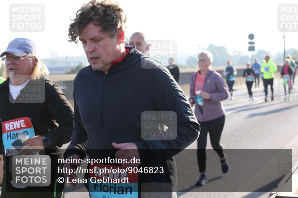 03.10.2025 - Köhlbrandbrückenlauf Lena Gebhardt http://msf.ph/oto/9046823 03.10.2025 09:28:38 Position 1  meine-sportfotos.de