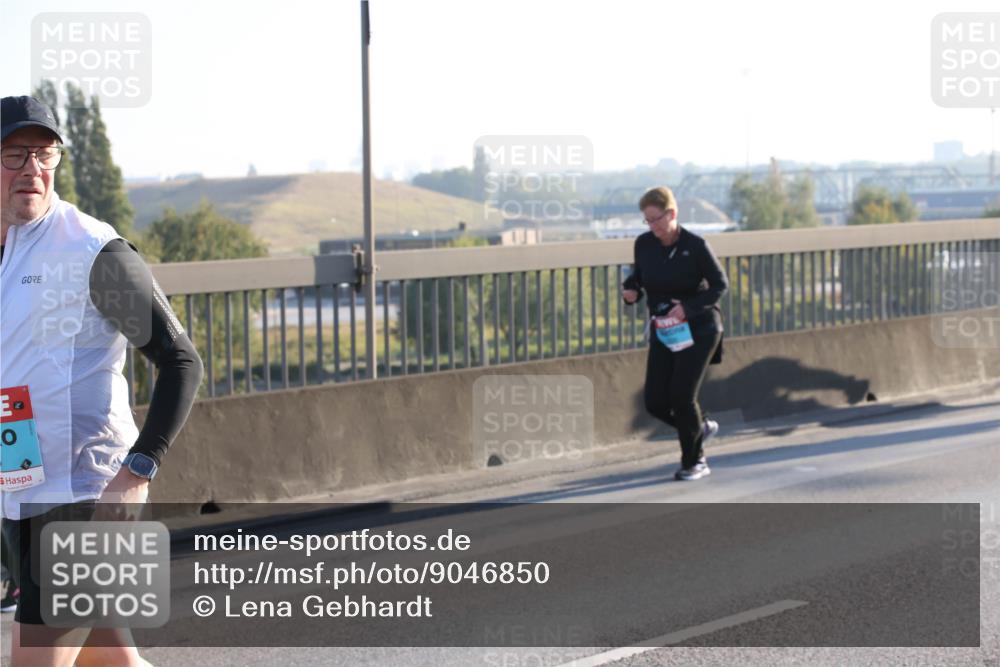 03.10.2025 - Köhlbrandbrückenlauf Lena Gebhardt http://msf.ph/oto/9046850 03.10.2025 09:28:41 Position 1  meine-sportfotos.de
