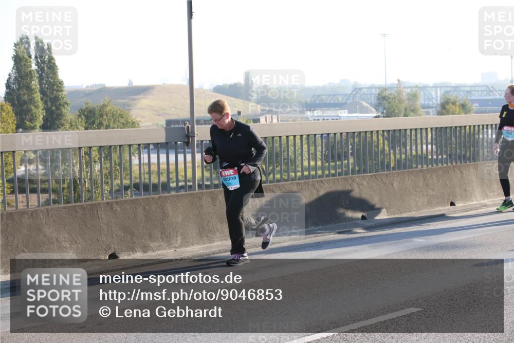 03.10.2025 - Köhlbrandbrückenlauf Lena Gebhardt http://msf.ph/oto/9046853 03.10.2025 09:28:42 Position 1 2226 meine-sportfotos.de
