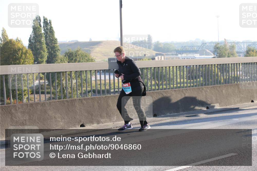 03.10.2025 - Köhlbrandbrückenlauf Lena Gebhardt http://msf.ph/oto/9046860 03.10.2025 09:28:42 Position 1 226 meine-sportfotos.de
