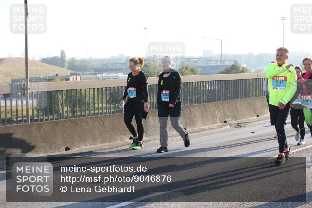 03.10.2025 - Köhlbrandbrückenlauf Lena Gebhardt http://msf.ph/oto/9046876 03.10.2025 09:28:43 Position 1 2887, 2412, 1819, 2419 meine-sportfotos.de