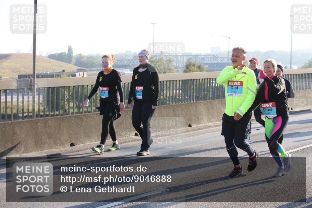 03.10.2025 - Köhlbrandbrückenlauf Lena Gebhardt http://msf.ph/oto/9046888 03.10.2025 09:28:44 Position 1 2888, 2412, 2419 meine-sportfotos.de