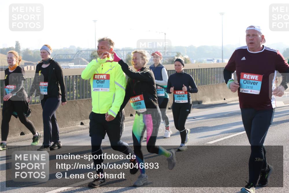 03.10.2025 - Köhlbrandbrückenlauf Lena Gebhardt http://msf.ph/oto/9046893 03.10.2025 09:28:45 Position 1 2412, 2888, 2419, 2331, 1819, 2418, 5 meine-sportfotos.de