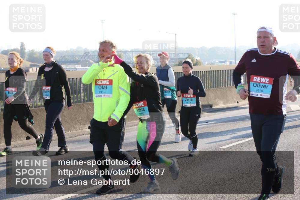03.10.2025 - Köhlbrandbrückenlauf Lena Gebhardt http://msf.ph/oto/9046897 03.10.2025 09:28:45 Position 1 2887, 2888, 2412, 2419, 331, 1819, 2418, 50 meine-sportfotos.de
