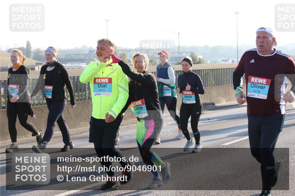 03.10.2025 - Köhlbrandbrückenlauf Lena Gebhardt http://msf.ph/oto/9046901 03.10.2025 09:28:45 Position 1 2887, 2888, 2412, 2419, 2331, 1819, 2418 meine-sportfotos.de