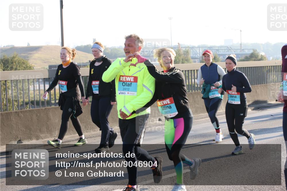 03.10.2025 - Köhlbrandbrückenlauf Lena Gebhardt http://msf.ph/oto/9046904 03.10.2025 09:28:45 Position 1 2888, 2412, 2419, 2331, 1819 meine-sportfotos.de
