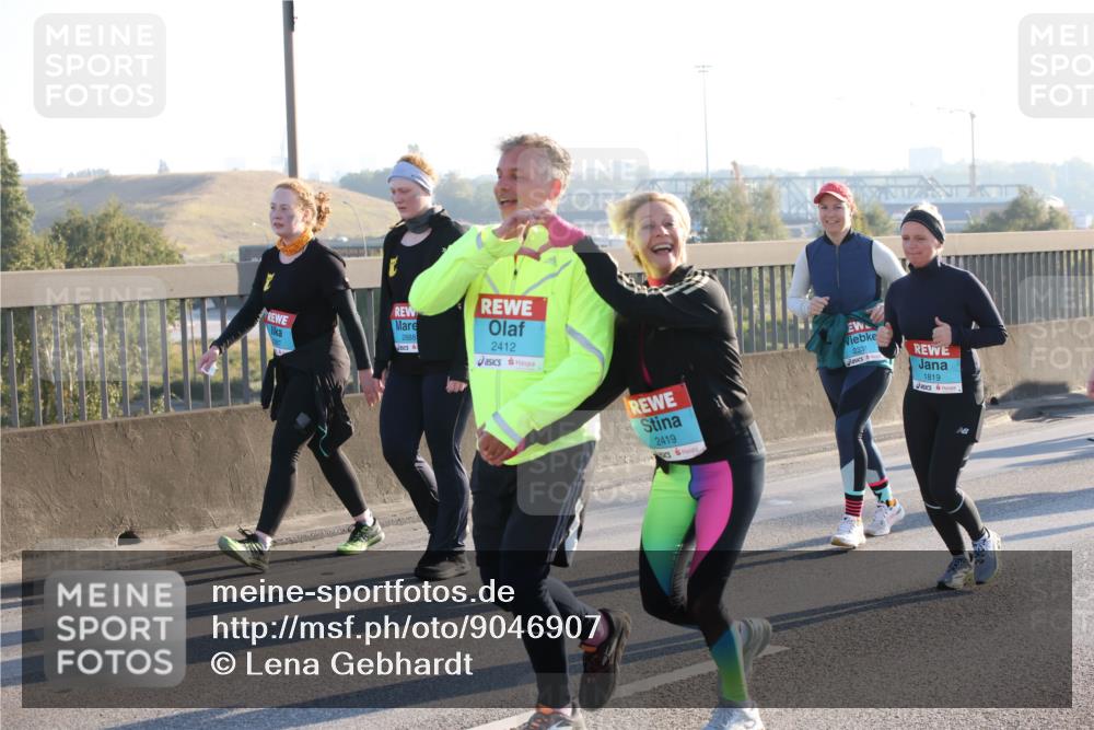 03.10.2025 - Köhlbrandbrückenlauf Lena Gebhardt http://msf.ph/oto/9046907 03.10.2025 09:28:45 Position 1 2888, 2412, 2419, 2331, 1819 meine-sportfotos.de