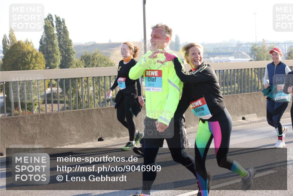03.10.2025 - Köhlbrandbrückenlauf Lena Gebhardt http://msf.ph/oto/9046909 03.10.2025 09:28:45 Position 1 2412, 2419, 233 meine-sportfotos.de