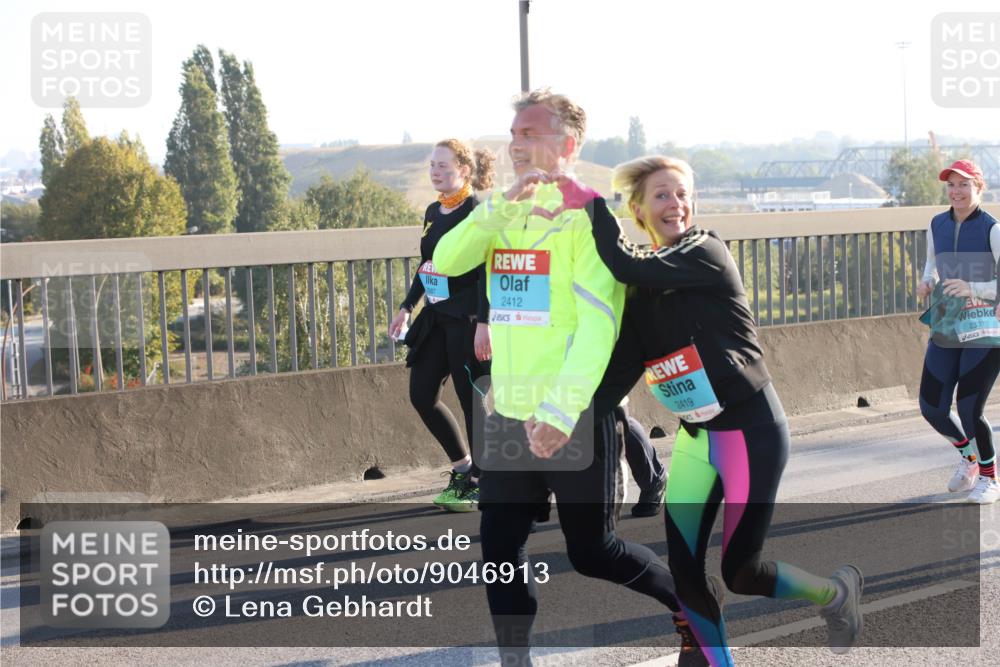 03.10.2025 - Köhlbrandbrückenlauf Lena Gebhardt http://msf.ph/oto/9046913 03.10.2025 09:28:45 Position 1 2887, 2412, 2419, 2331 meine-sportfotos.de