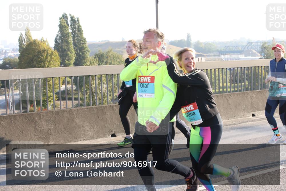 03.10.2025 - Köhlbrandbrückenlauf Lena Gebhardt http://msf.ph/oto/9046917 03.10.2025 09:28:46 Position 1 2412, 2419, 2331 meine-sportfotos.de