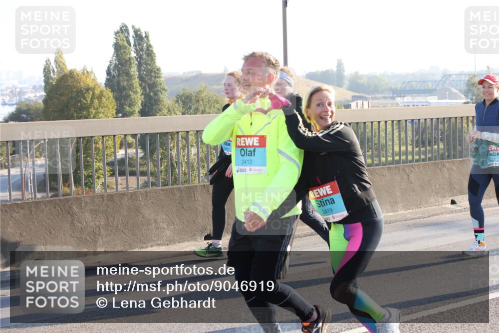 03.10.2025 - Köhlbrandbrückenlauf Lena Gebhardt http://msf.ph/oto/9046919 03.10.2025 09:28:46 Position 1 2887, 2412, 2419, 2331 meine-sportfotos.de