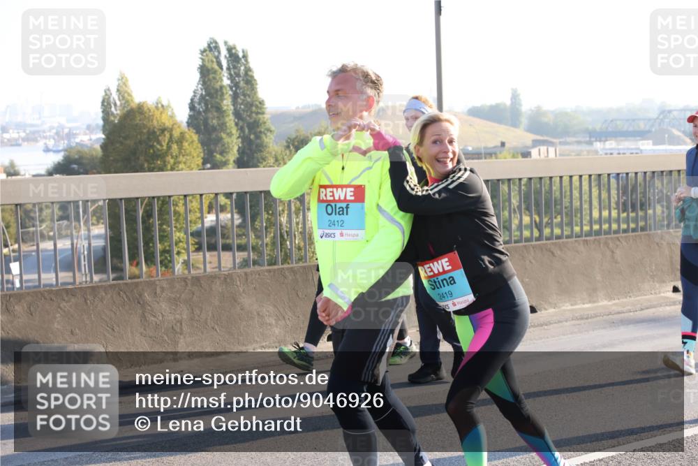 03.10.2025 - Köhlbrandbrückenlauf Lena Gebhardt http://msf.ph/oto/9046926 03.10.2025 09:28:46 Position 1 2412, 2419 meine-sportfotos.de