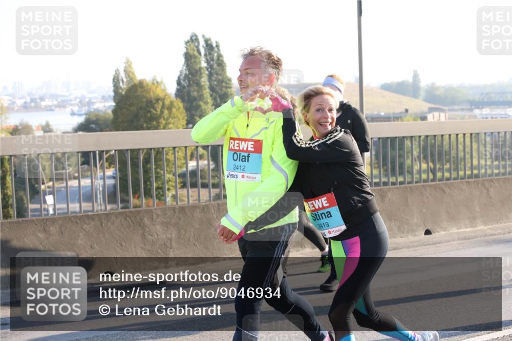 03.10.2025 - Köhlbrandbrückenlauf Lena Gebhardt http://msf.ph/oto/9046934 03.10.2025 09:28:46 Position 1 2412, 2419 meine-sportfotos.de