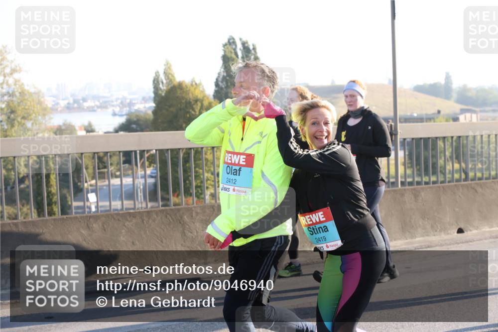 03.10.2025 - Köhlbrandbrückenlauf Lena Gebhardt http://msf.ph/oto/9046940 03.10.2025 09:28:46 Position 1 2412, 2419 meine-sportfotos.de