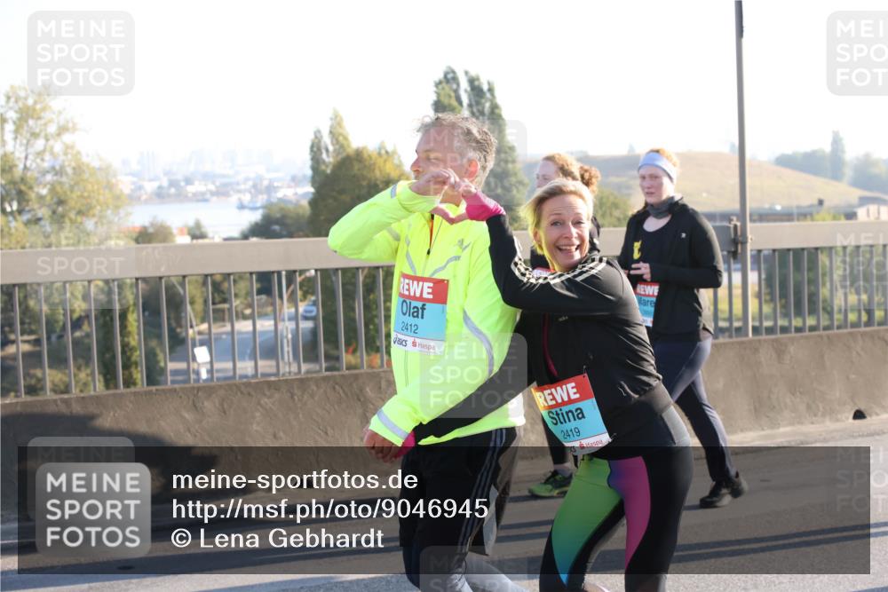 03.10.2025 - Köhlbrandbrückenlauf Lena Gebhardt http://msf.ph/oto/9046945 03.10.2025 09:28:46 Position 1 2412, 2419 meine-sportfotos.de