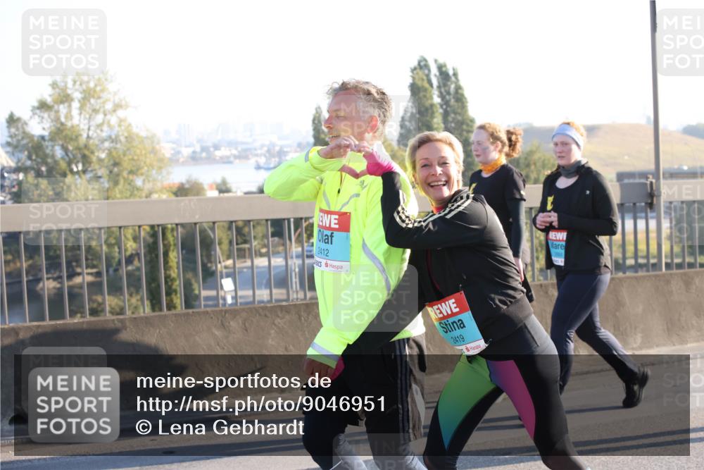 03.10.2025 - Köhlbrandbrückenlauf Lena Gebhardt http://msf.ph/oto/9046951 03.10.2025 09:28:46 Position 1 2412, 2419 meine-sportfotos.de