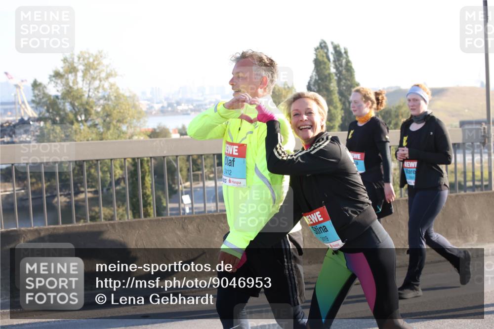 03.10.2025 - Köhlbrandbrückenlauf Lena Gebhardt http://msf.ph/oto/9046953 03.10.2025 09:28:46 Position 1 2412, 2419 meine-sportfotos.de