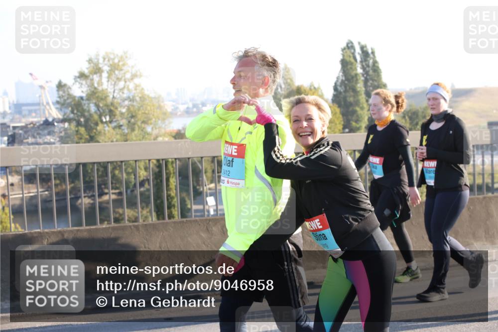 03.10.2025 - Köhlbrandbrückenlauf Lena Gebhardt http://msf.ph/oto/9046958 03.10.2025 09:28:46 Position 1 2412 meine-sportfotos.de