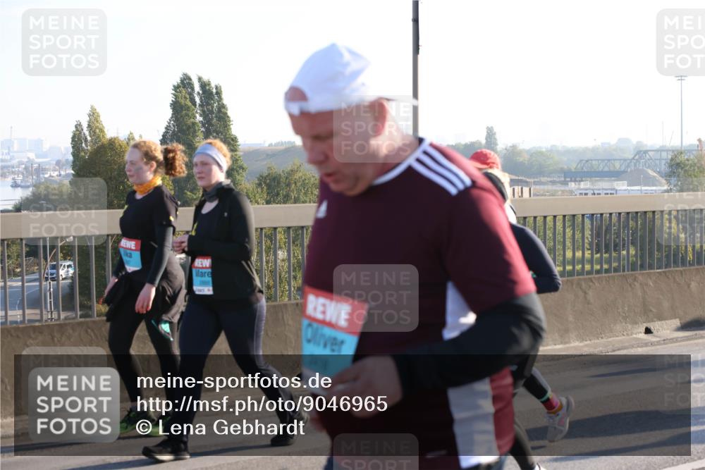 03.10.2025 - Köhlbrandbrückenlauf Lena Gebhardt http://msf.ph/oto/9046965 03.10.2025 09:28:47 Position 1  meine-sportfotos.de