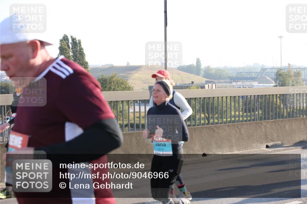 03.10.2025 - Köhlbrandbrückenlauf Lena Gebhardt http://msf.ph/oto/9046966 03.10.2025 09:28:47 Position 1 1819 meine-sportfotos.de