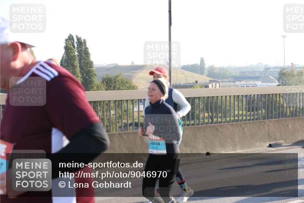 03.10.2025 - Köhlbrandbrückenlauf Lena Gebhardt http://msf.ph/oto/9046970 03.10.2025 09:28:47 Position 1 1819 meine-sportfotos.de