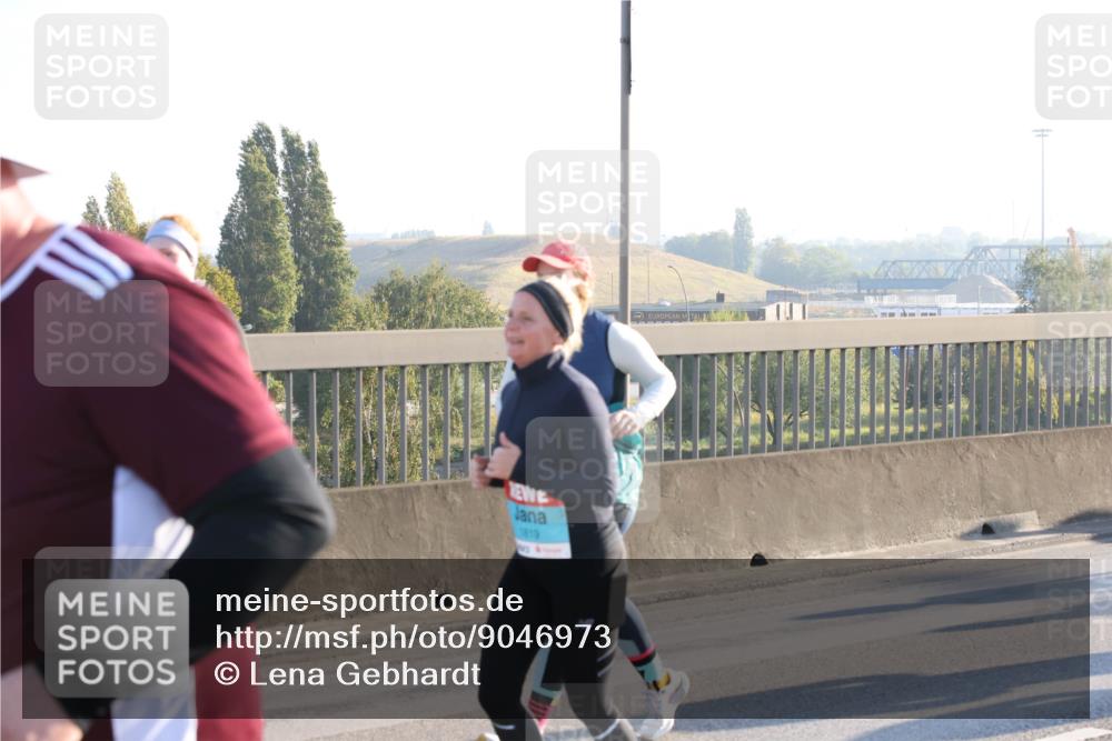 03.10.2025 - Köhlbrandbrückenlauf Lena Gebhardt http://msf.ph/oto/9046973 03.10.2025 09:28:47 Position 1 1819 meine-sportfotos.de