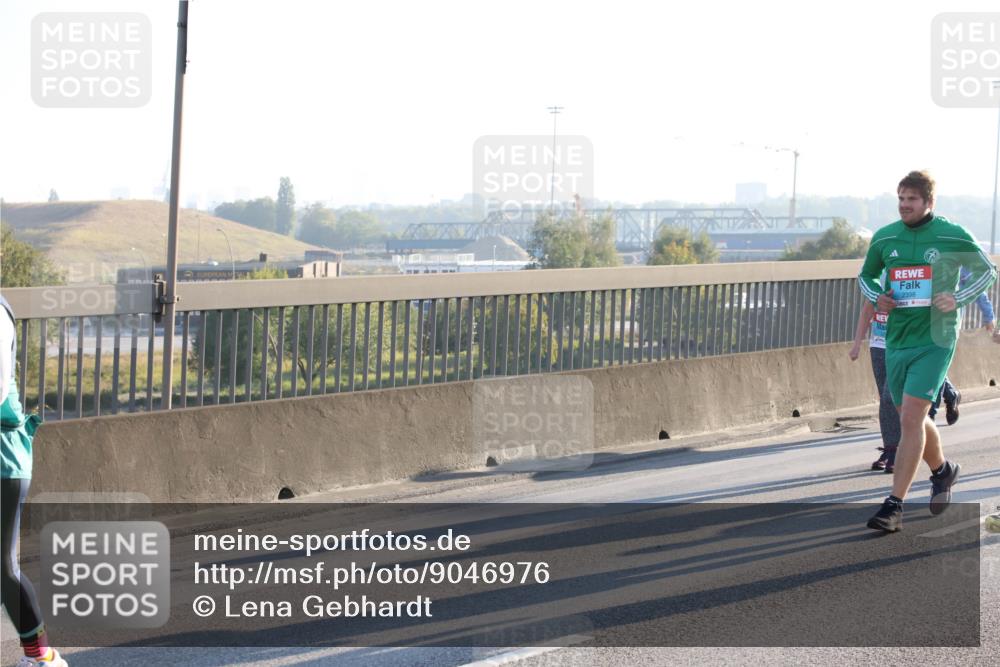 03.10.2025 - Köhlbrandbrückenlauf Lena Gebhardt http://msf.ph/oto/9046976 03.10.2025 09:28:47 Position 1 2398 meine-sportfotos.de