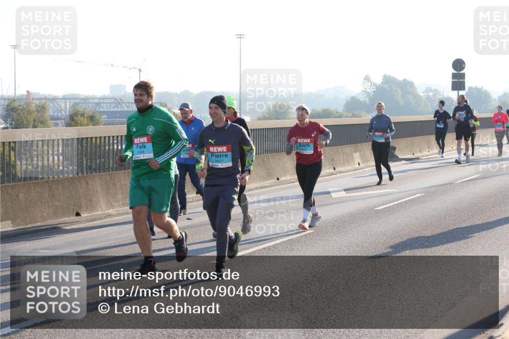03.10.2025 - Köhlbrandbrückenlauf Lena Gebhardt http://msf.ph/oto/9046993 03.10.2025 09:28:48 Position 1 2398, 3657 meine-sportfotos.de
