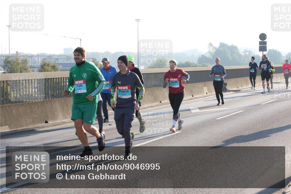 03.10.2025 - Köhlbrandbrückenlauf Lena Gebhardt http://msf.ph/oto/9046995 03.10.2025 09:28:48 Position 1 2398, 3657, 3377 meine-sportfotos.de