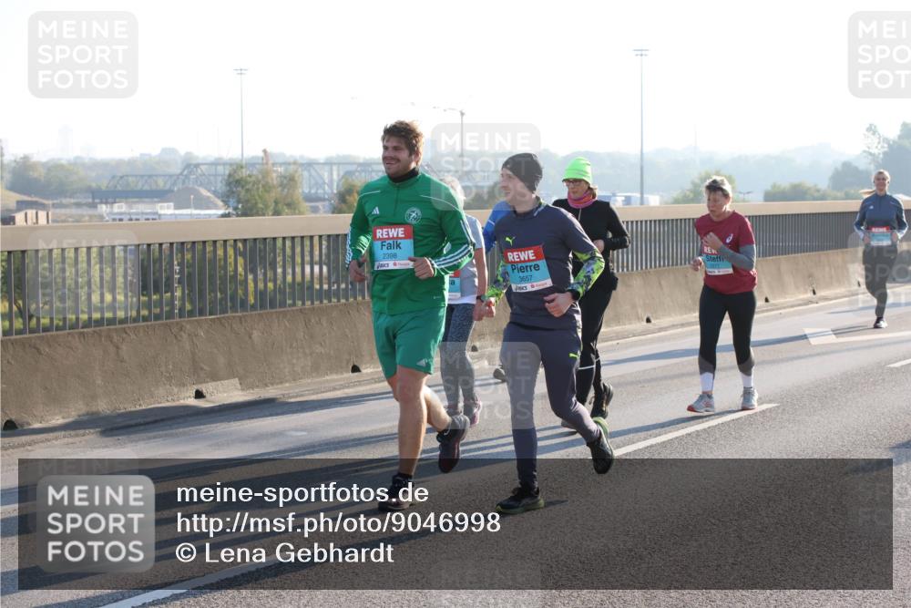03.10.2025 - Köhlbrandbrückenlauf Lena Gebhardt http://msf.ph/oto/9046998 03.10.2025 09:28:48 Position 1 2398, 3657 meine-sportfotos.de
