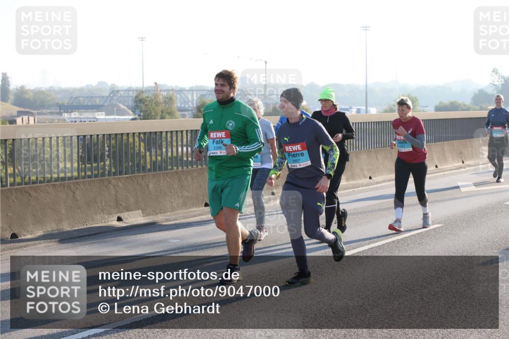 03.10.2025 - Köhlbrandbrückenlauf Lena Gebhardt http://msf.ph/oto/9047000 03.10.2025 09:28:48 Position 1 2398, 3657, 3377 meine-sportfotos.de