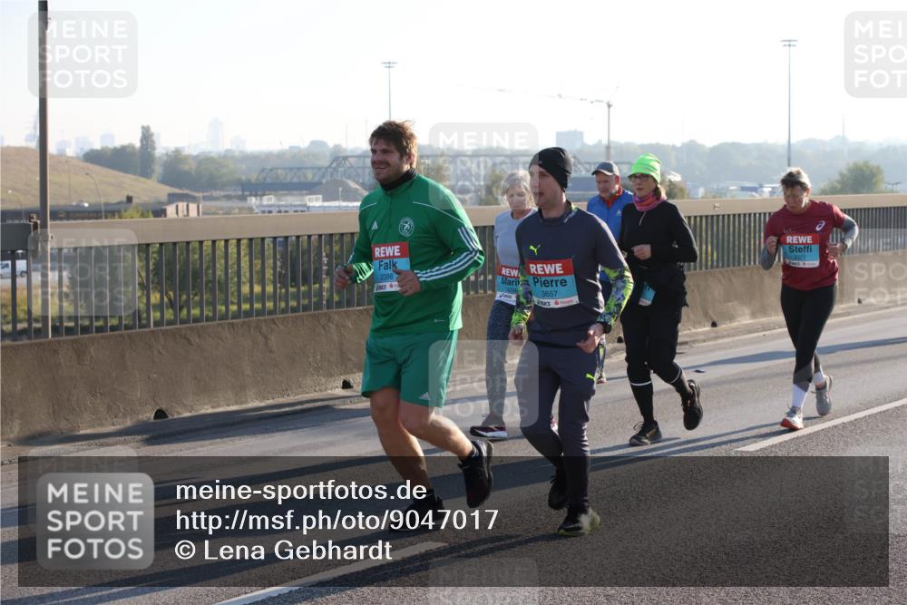03.10.2025 - Köhlbrandbrückenlauf Lena Gebhardt http://msf.ph/oto/9047017 03.10.2025 09:28:48 Position 1 2398, 3657 meine-sportfotos.de