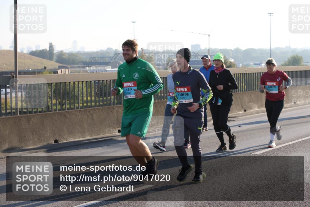 03.10.2025 - Köhlbrandbrückenlauf Lena Gebhardt http://msf.ph/oto/9047020 03.10.2025 09:28:49 Position 1 2398, 3657, 3377 meine-sportfotos.de