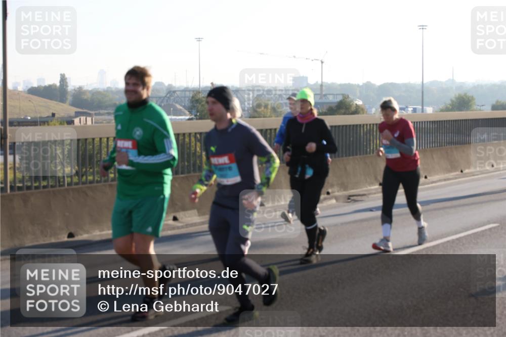 03.10.2025 - Köhlbrandbrückenlauf Lena Gebhardt http://msf.ph/oto/9047027 03.10.2025 09:28:49 Position 1  meine-sportfotos.de