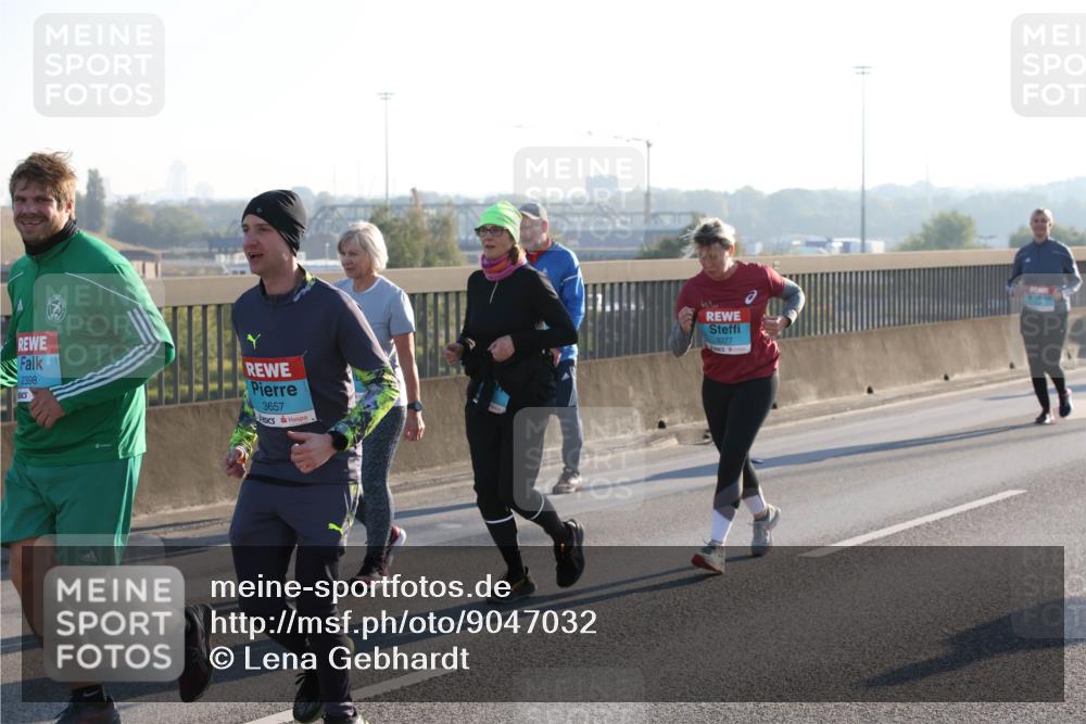 03.10.2025 - Köhlbrandbrückenlauf Lena Gebhardt http://msf.ph/oto/9047032 03.10.2025 09:28:49 Position 1 2398, 3657, 3377 meine-sportfotos.de