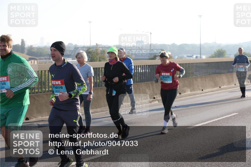 03.10.2025 - Köhlbrandbrückenlauf Lena Gebhardt http://msf.ph/oto/9047033 03.10.2025 09:28:49 Position 1 2398, 153, 365, 3377 meine-sportfotos.de