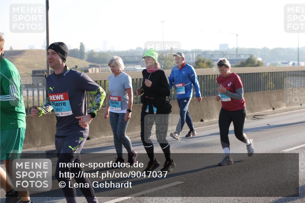 03.10.2025 - Köhlbrandbrückenlauf Lena Gebhardt http://msf.ph/oto/9047037 03.10.2025 09:28:50 Position 1 3657, 07, 3377 meine-sportfotos.de