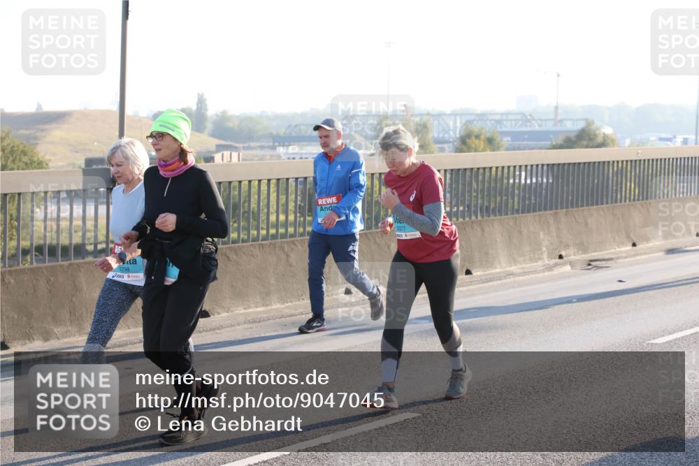 03.10.2025 - Köhlbrandbrückenlauf Lena Gebhardt http://msf.ph/oto/9047045 03.10.2025 09:28:50 Position 1 3298, 3377 meine-sportfotos.de