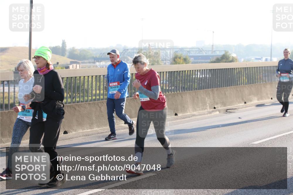 03.10.2025 - Köhlbrandbrückenlauf Lena Gebhardt http://msf.ph/oto/9047048 03.10.2025 09:28:50 Position 1 3298, 2487, 3377 meine-sportfotos.de
