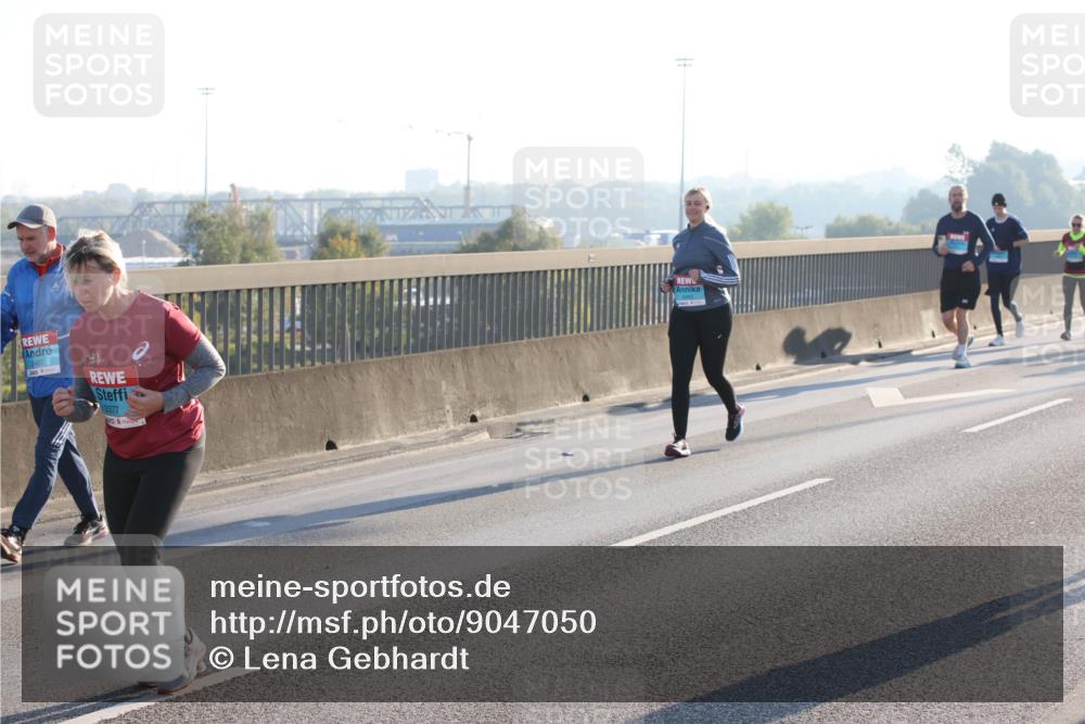03.10.2025 - Köhlbrandbrückenlauf Lena Gebhardt http://msf.ph/oto/9047050 03.10.2025 09:28:51 Position 1 3377 meine-sportfotos.de
