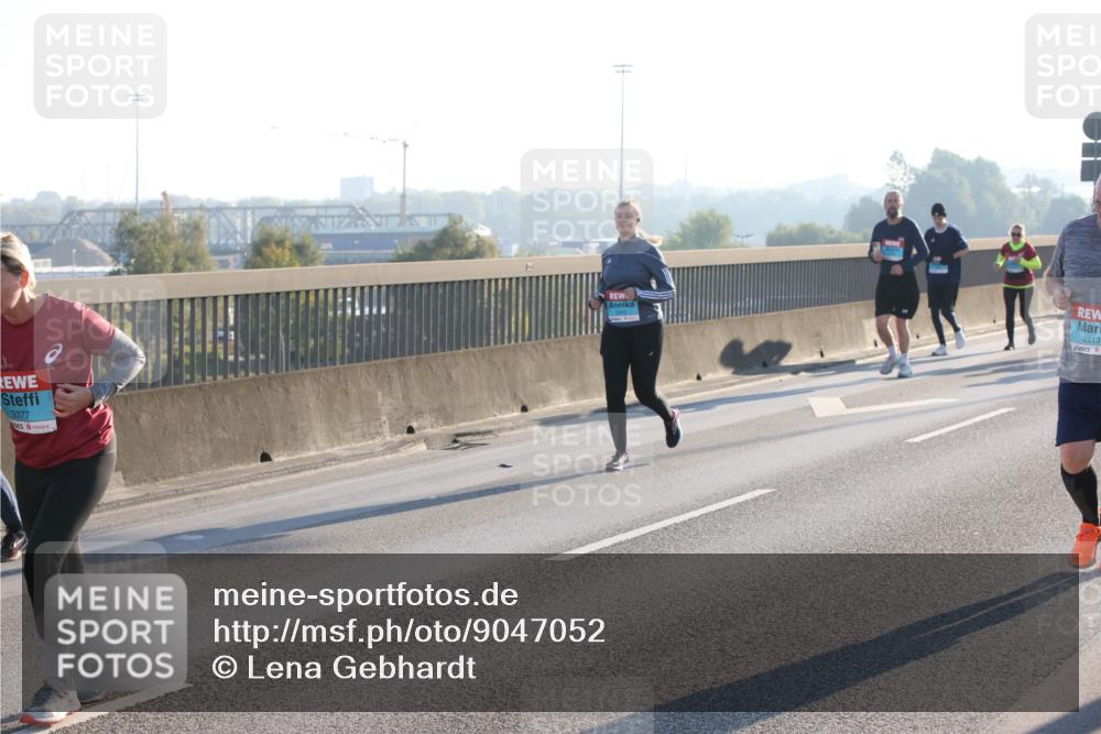 03.10.2025 - Köhlbrandbrückenlauf Lena Gebhardt http://msf.ph/oto/9047052 03.10.2025 09:28:51 Position 1 3377, 2513 meine-sportfotos.de