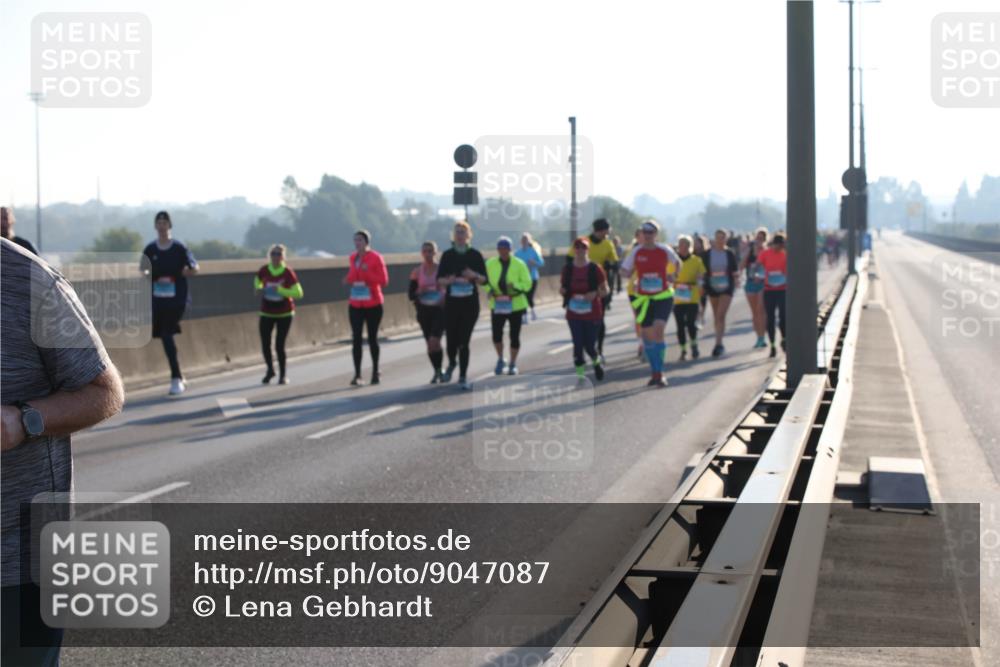 03.10.2025 - Köhlbrandbrückenlauf Lena Gebhardt http://msf.ph/oto/9047087 03.10.2025 09:28:53 Position 1  meine-sportfotos.de