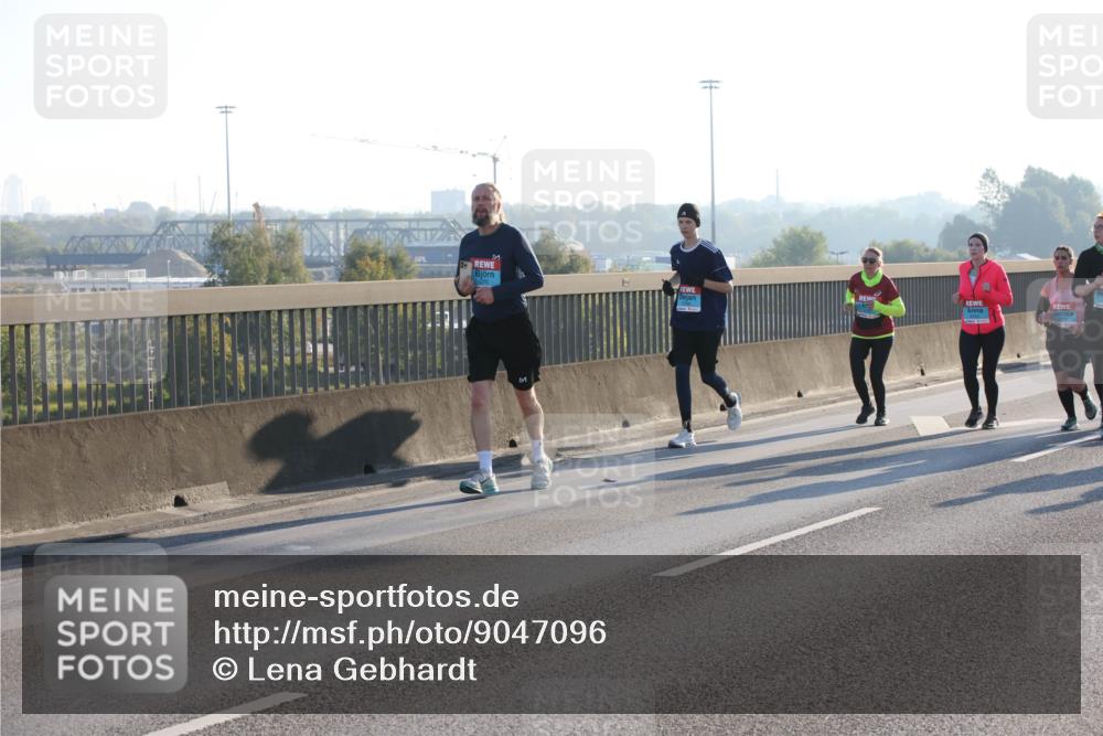 03.10.2025 - Köhlbrandbrückenlauf Lena Gebhardt http://msf.ph/oto/9047096 03.10.2025 09:28:55 Position 1  meine-sportfotos.de