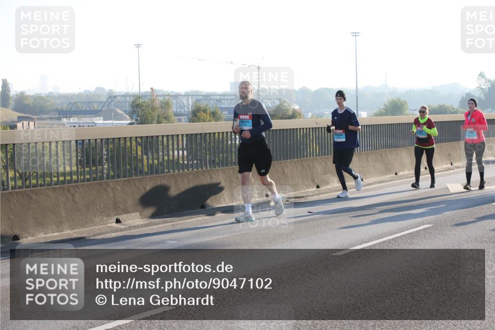 03.10.2025 - Köhlbrandbrückenlauf Lena Gebhardt http://msf.ph/oto/9047102 03.10.2025 09:28:55 Position 1  meine-sportfotos.de